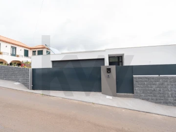Moradia T2 para Venda em Santa Cruz