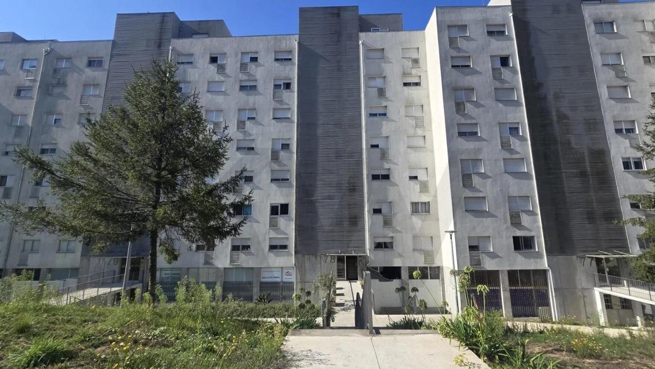 Apartamento T3 para Venda em Vilar de Andorinho Foto 2