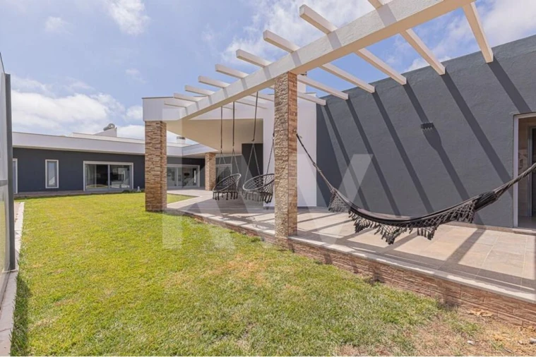 Moradia T4 para Venda em Atouguia da Baleia Foto 60