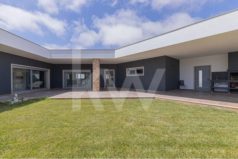 Moradia T4 para Venda em Atouguia da Baleia Foto 6