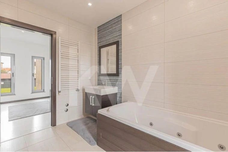 Moradia T4 para Venda em Atouguia da Baleia Foto 41