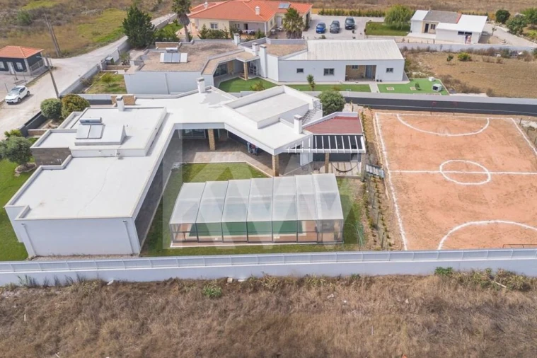 Moradia T4 para Venda em Atouguia da Baleia Foto 11