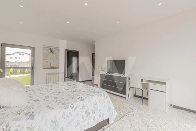 Moradia T4 para Venda em Atouguia da Baleia Foto 32