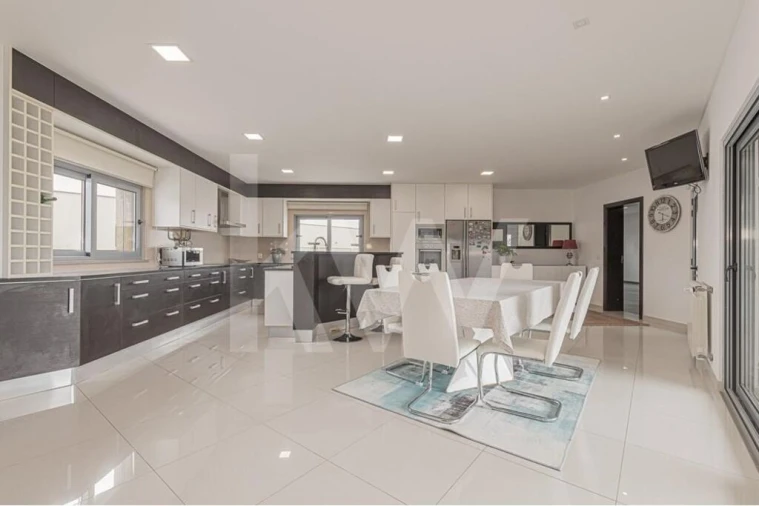 Moradia T4 para Venda em Atouguia da Baleia Foto 25