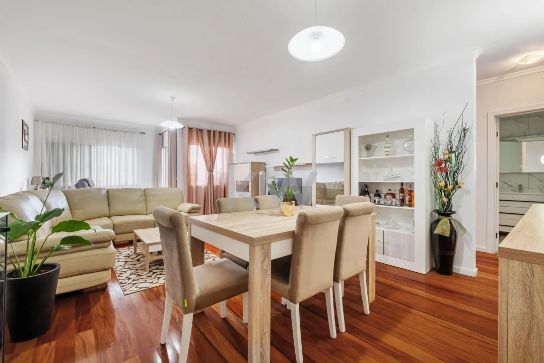Apartamento T2 para Venda em Caniço Foto 6