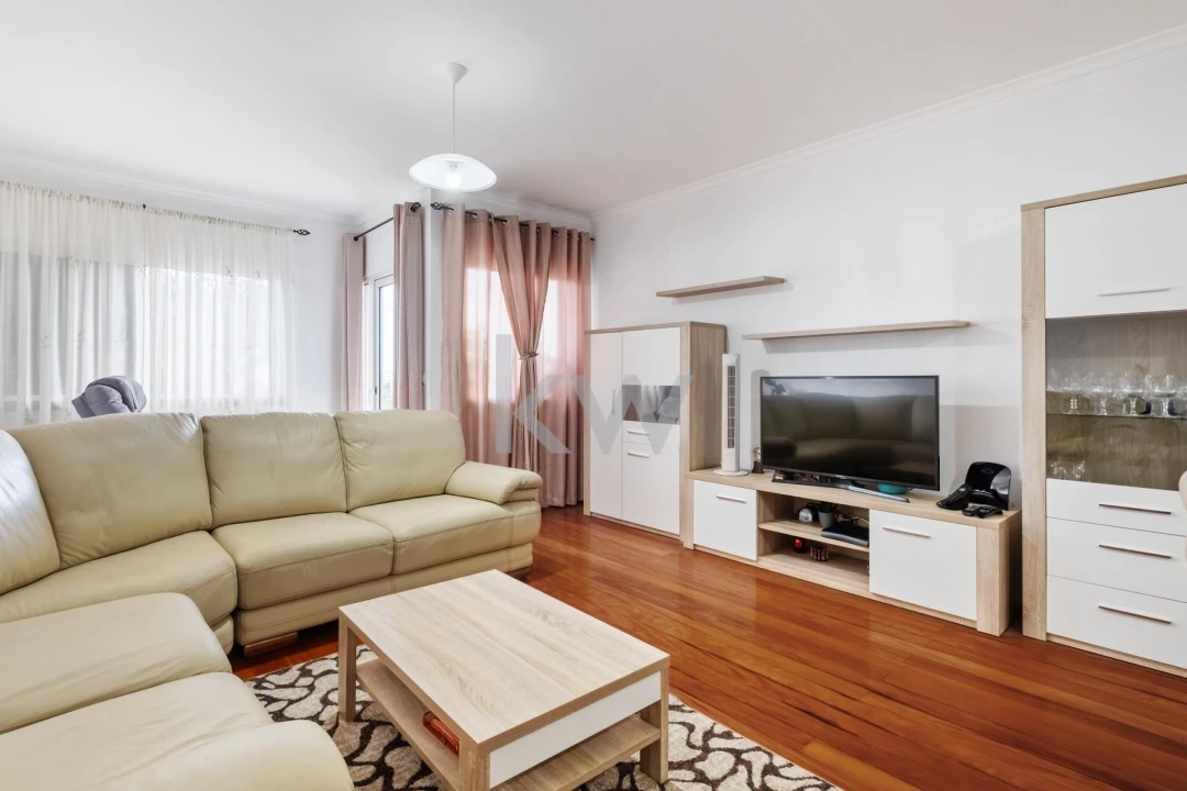 Apartamento T2 para Venda em Caniço Foto 5