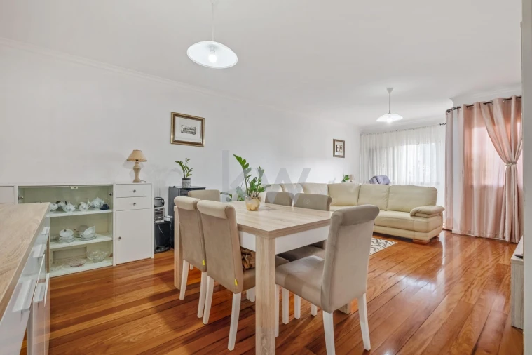 Apartamento T2 para Venda em Caniço Foto 2