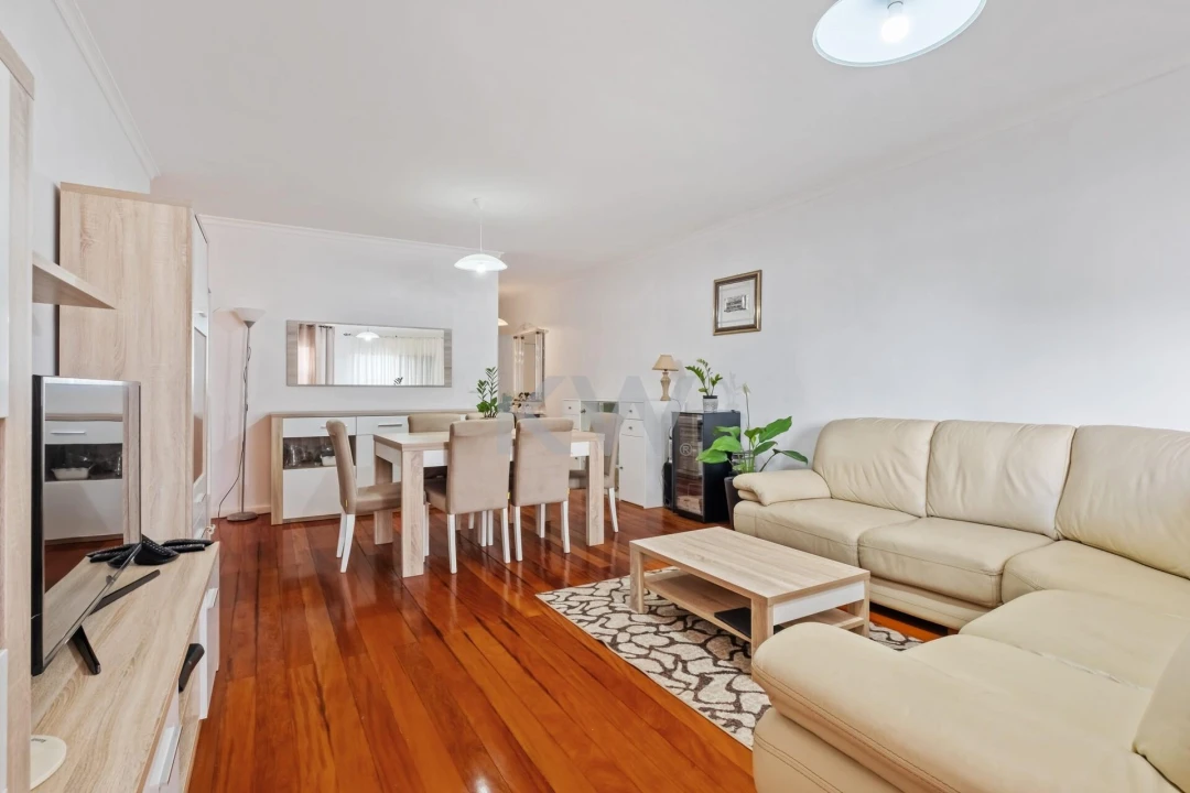 Apartamento T2 para Venda em Caniço Foto 3