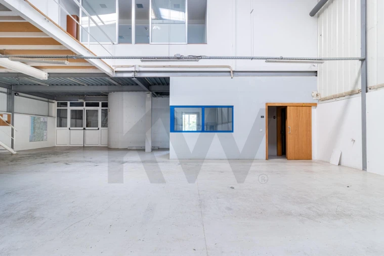 Armazém para Arrendamento em São João da Madeira Foto 12