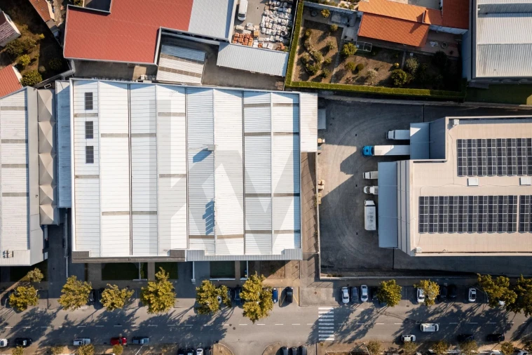 Armazém para Arrendamento em São João da Madeira Foto 3