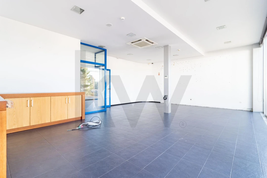 Armazém para Arrendamento em São João da Madeira Foto 8