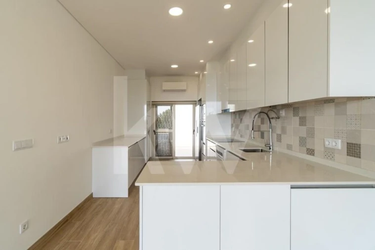 Moradia T3 para Venda em Mexilhoeira Grande Foto 11