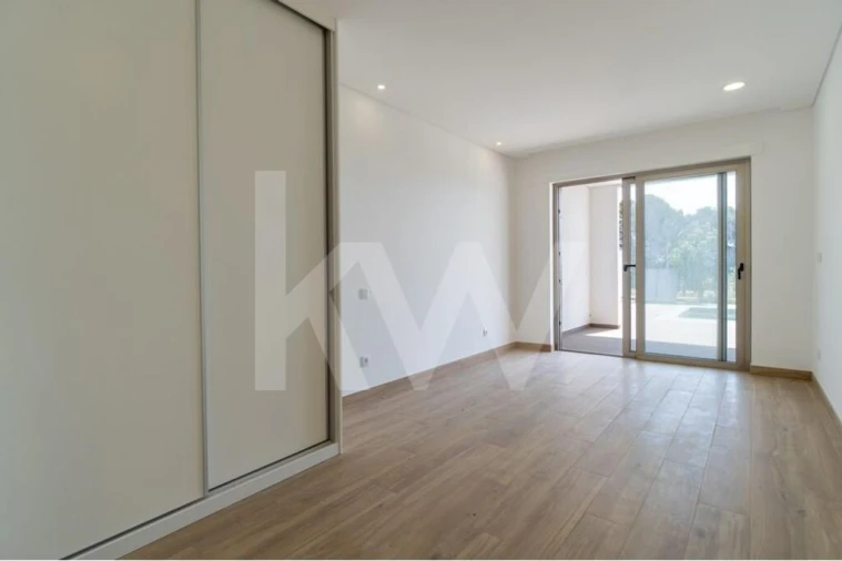 Moradia T3 para Venda em Mexilhoeira Grande Foto 23