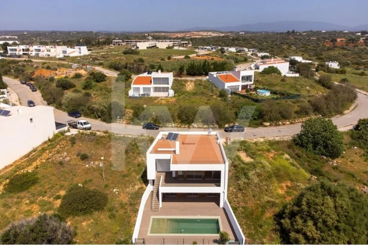 Moradia T3 para Venda em Mexilhoeira Grande Foto 48