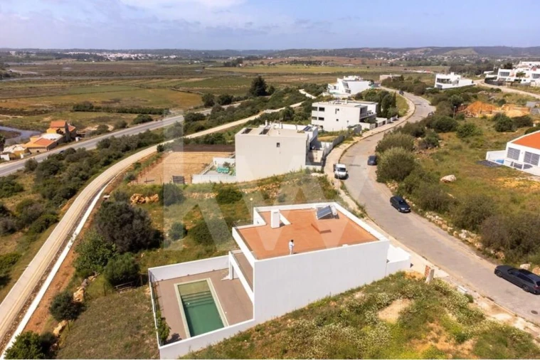 Moradia T3 para Venda em Mexilhoeira Grande Foto 51