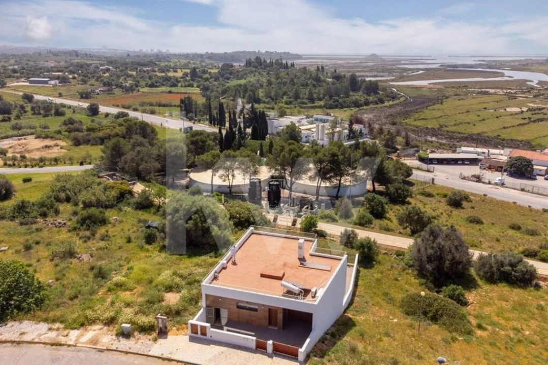 Moradia T3 para Venda em Mexilhoeira Grande Foto 49