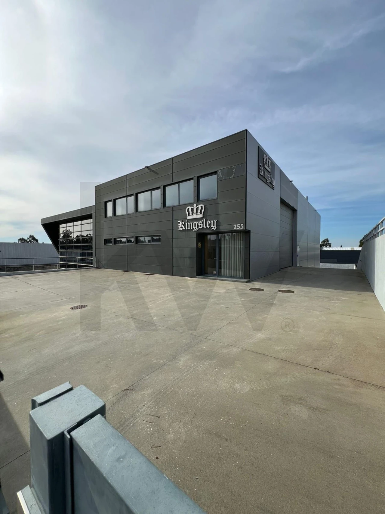 Armazém para Venda em Fiães Foto 1