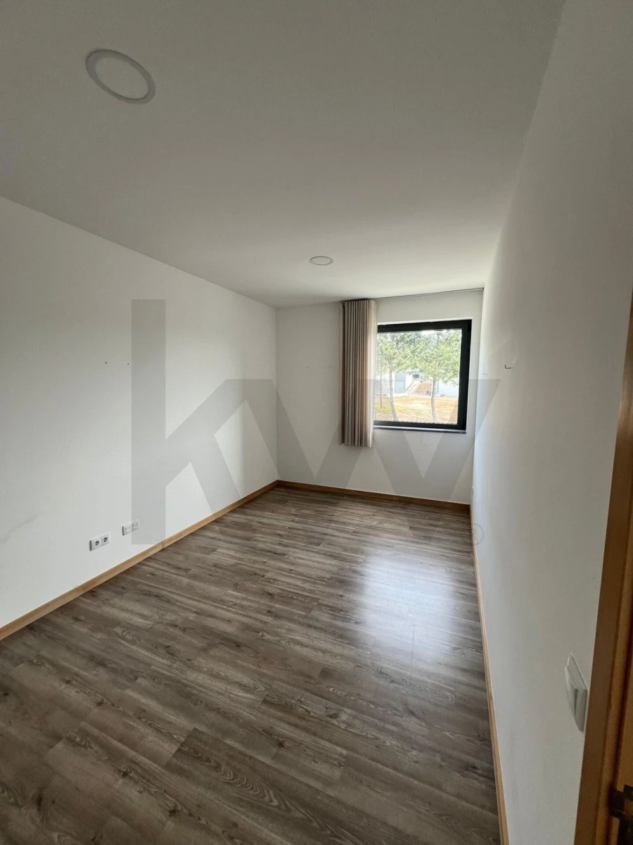 Armazém para Venda em Fiães Foto 8