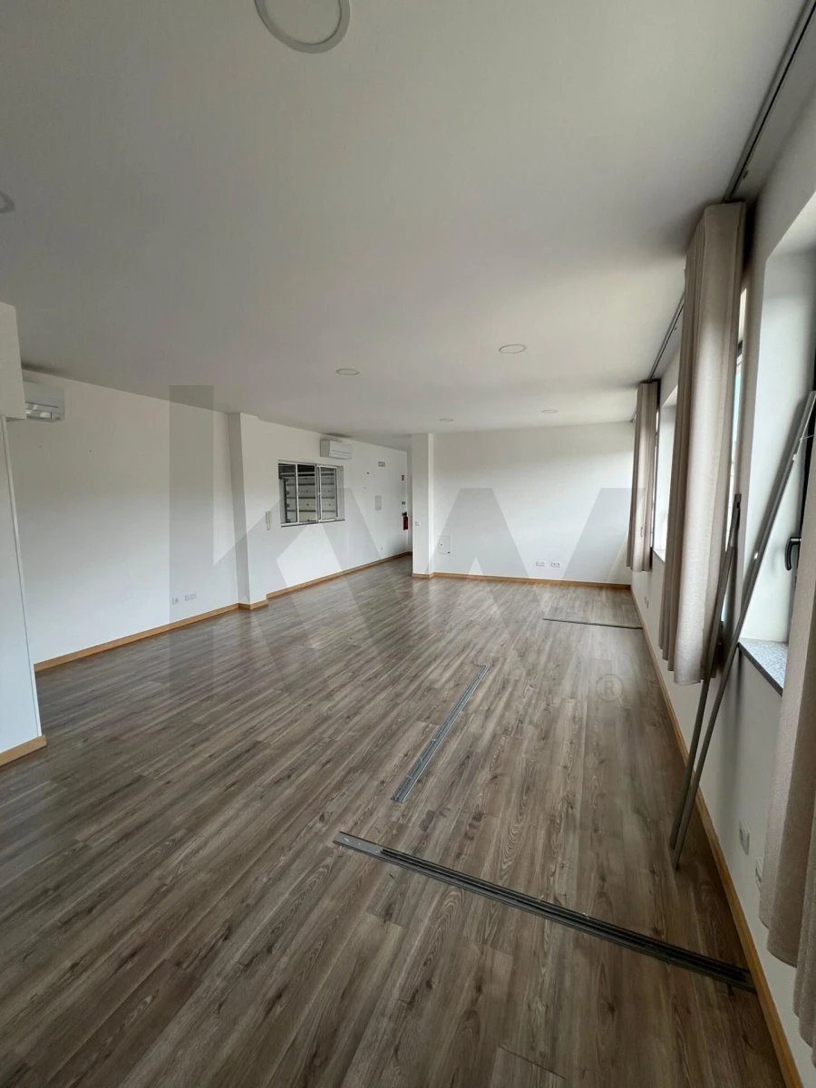 Armazém para Venda em Fiães Foto 7