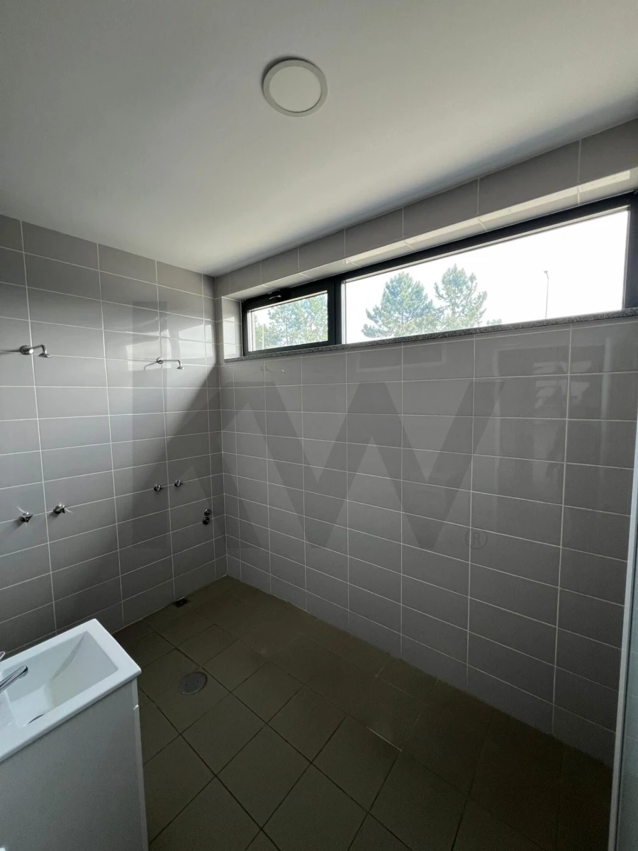 Armazém para Venda em Fiães Foto 13