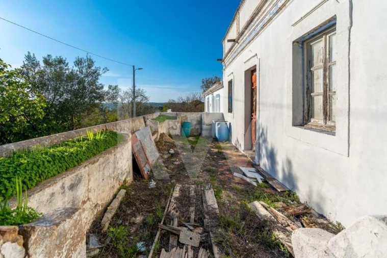 Moradia T3 para Venda em Quelfes Foto 16