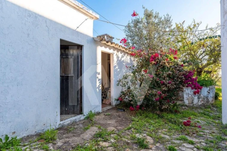 Moradia T3 para Venda em Quelfes Foto 3