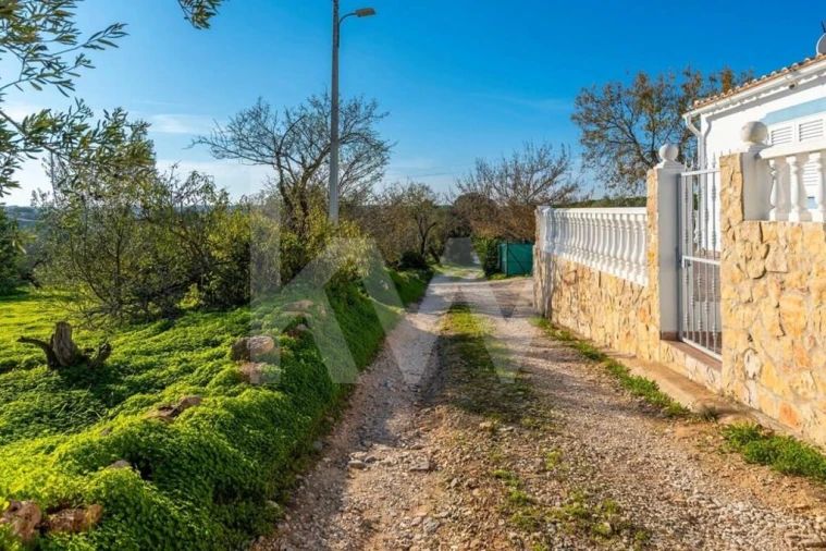 Moradia T3 para Venda em Quelfes Foto 17