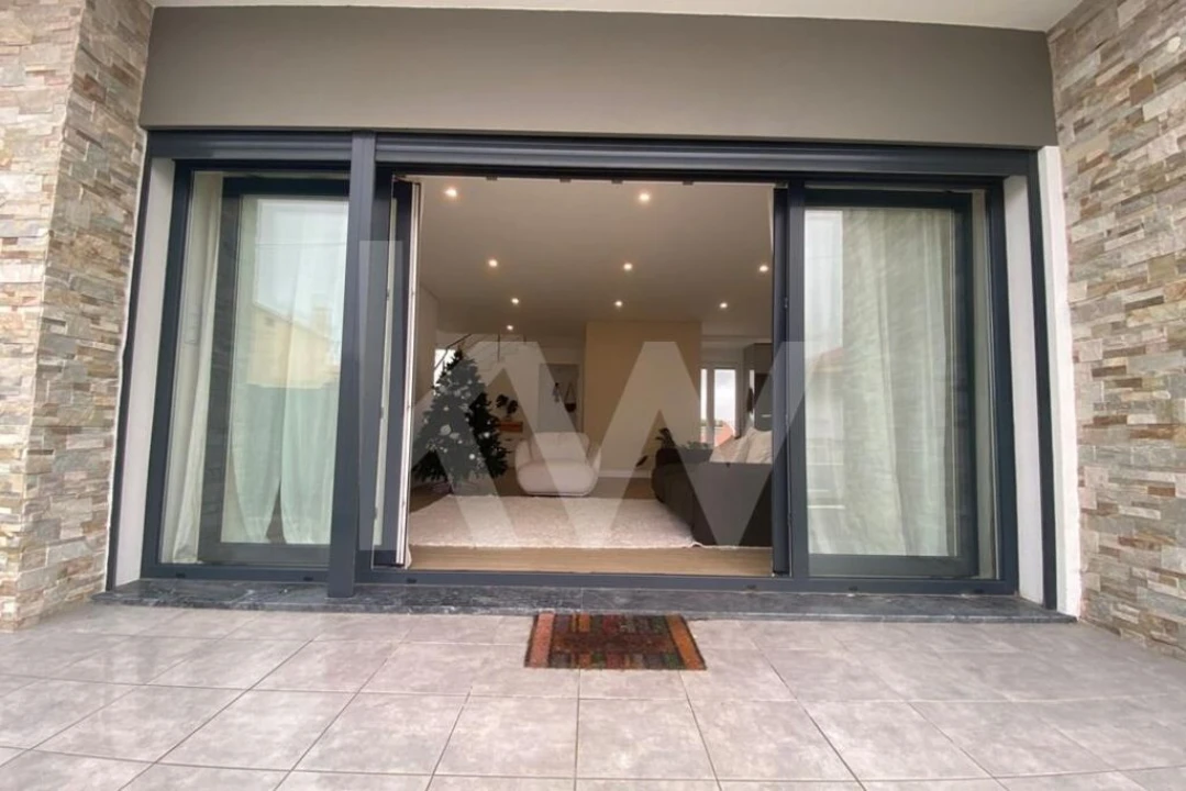 Moradia T3 para Venda em Carvoeira Foto 11