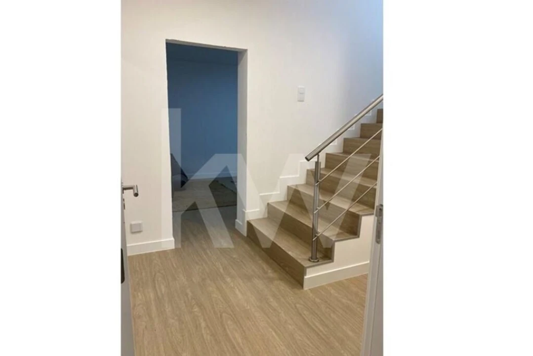 Moradia T3 para Venda em Carvoeira Foto 41