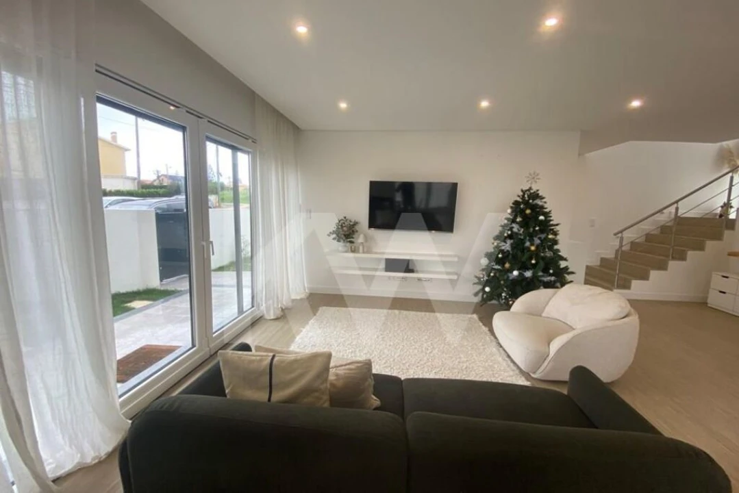 Moradia T3 para Venda em Carvoeira Foto 10