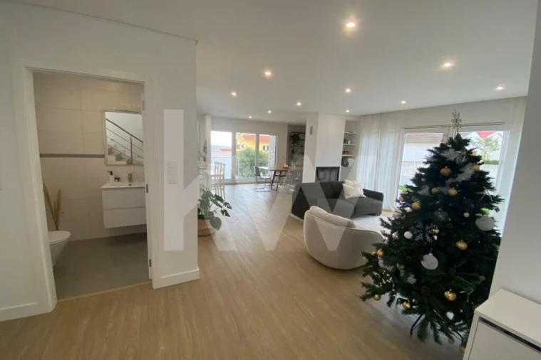 Moradia T3 para Venda em Carvoeira Foto 7