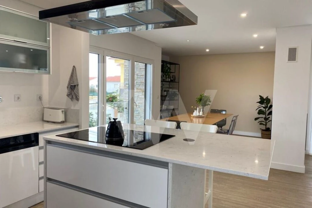 Moradia T3 para Venda em Carvoeira Foto 13