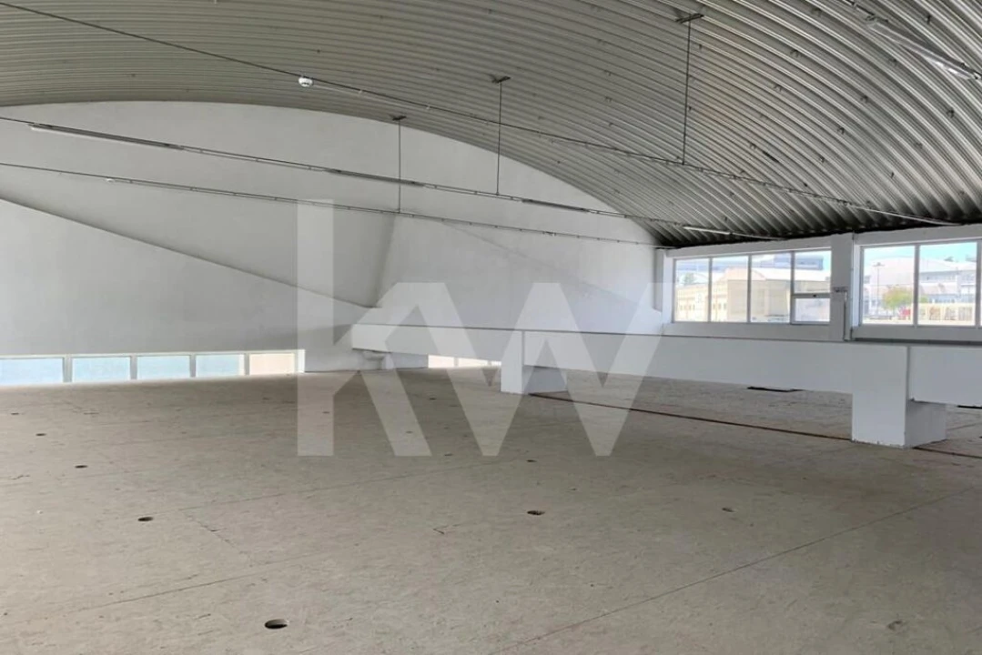 Armazém para Venda em Sacavém e Prior Velho Foto 15