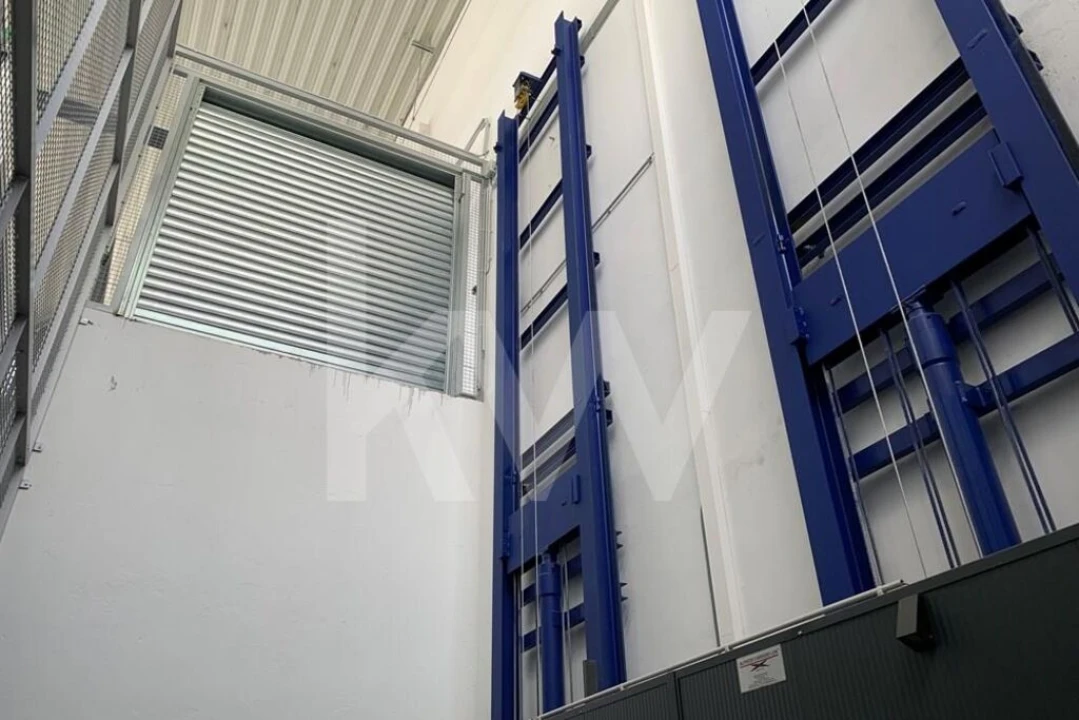 Armazém para Venda em Sacavém e Prior Velho Foto 7