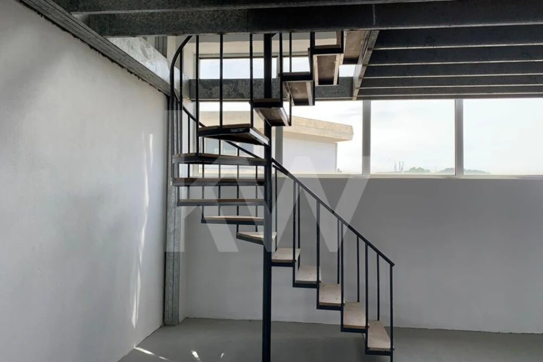 Armazém para Venda em Sacavém e Prior Velho Foto 14