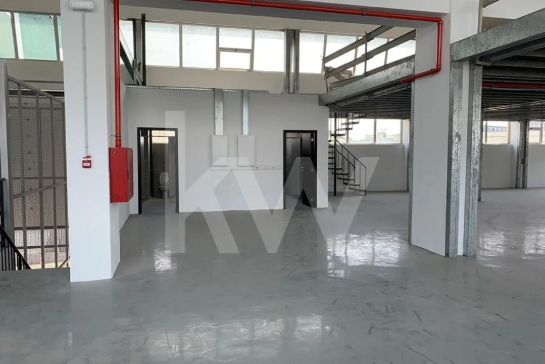 Armazém para Venda em Sacavém e Prior Velho Foto 11