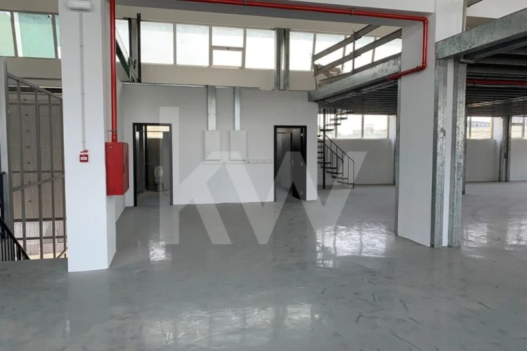 Armazém para Venda em Sacavém e Prior Velho Foto 11