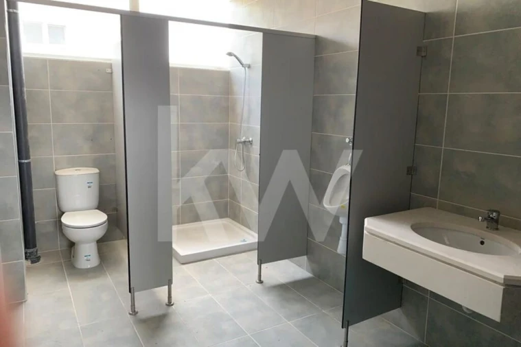 Armazém para Venda em Sacavém e Prior Velho Foto 12