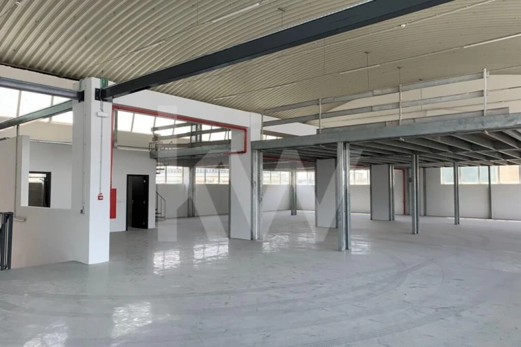 Armazém para Venda em Sacavém e Prior Velho Foto 10