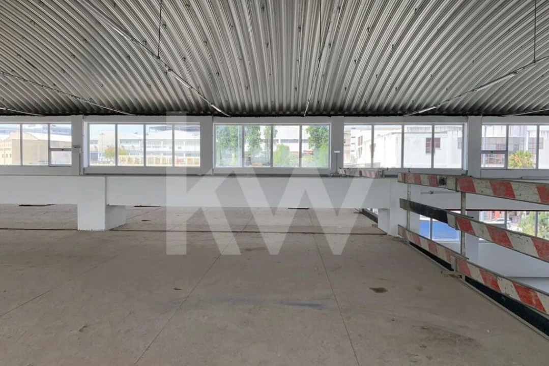 Armazém para Venda em Sacavém e Prior Velho Foto 16