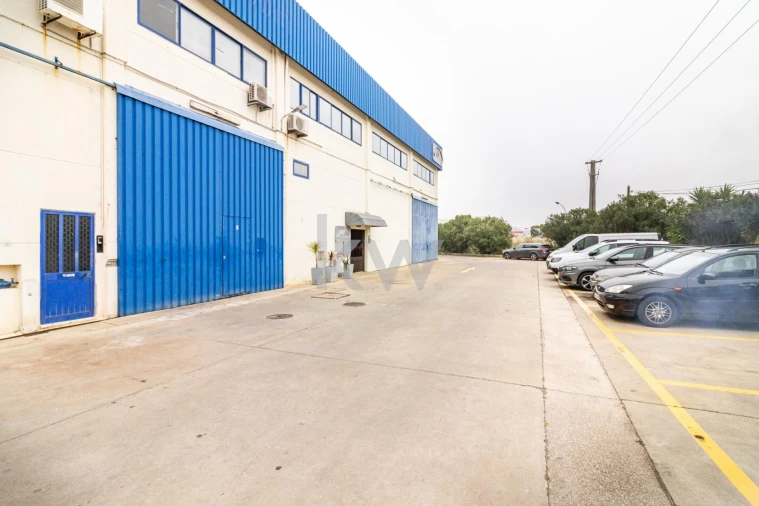 Armazém para Venda em São João das Lampas e Terrugem