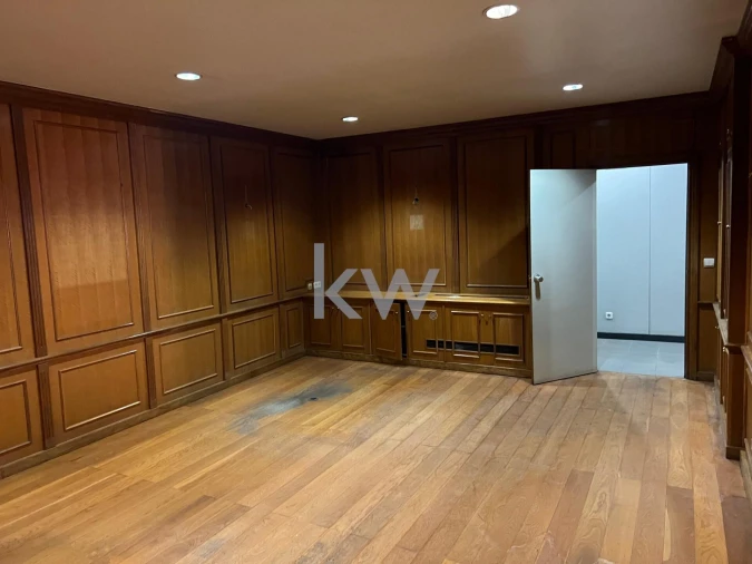 Loja para Arrendamento em Avenidas Novas Foto 8