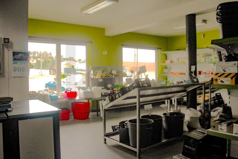 Loja para Arrendamento em Regueira de Pontes Foto 7