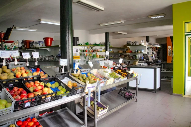 Loja para Arrendamento em Regueira de Pontes Foto 9