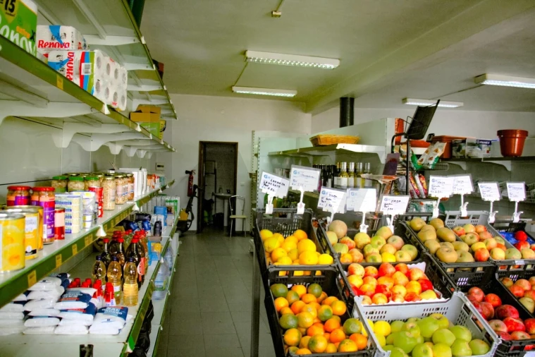 Loja para Arrendamento em Regueira de Pontes Foto 10