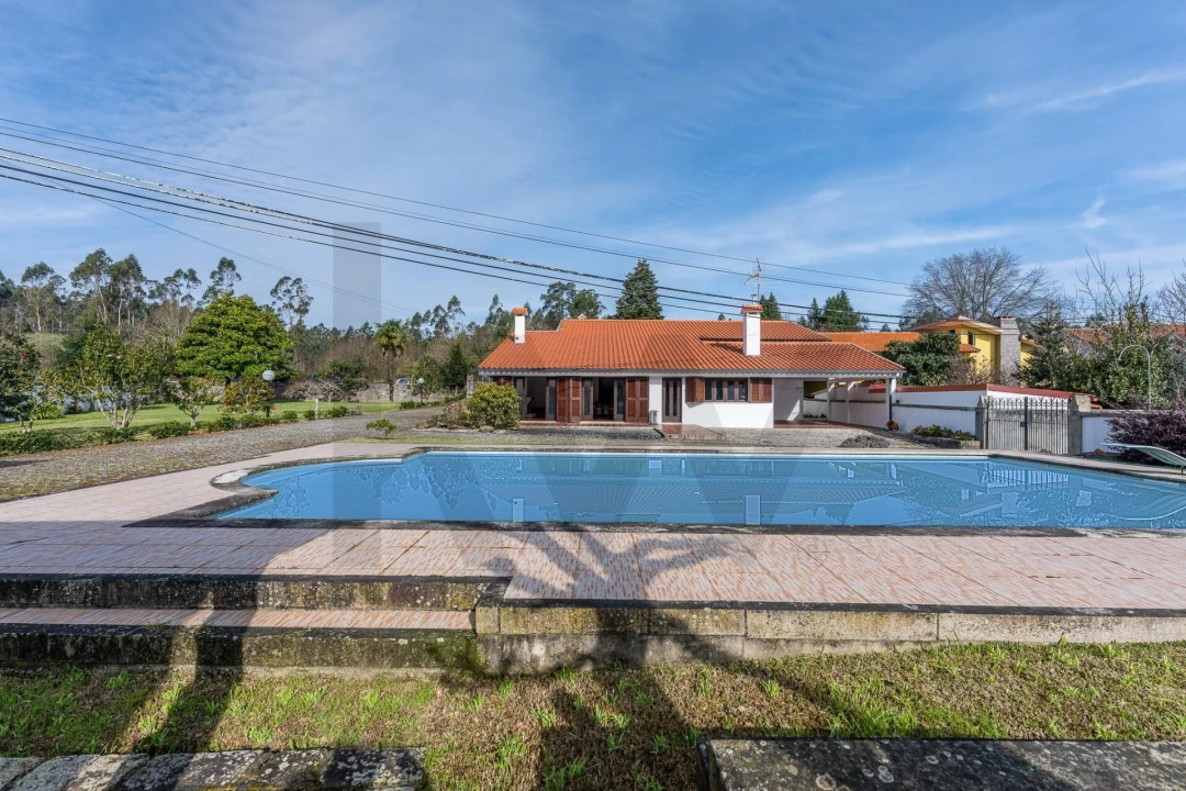 Moradia T4 para Venda em Fragoso Foto 1