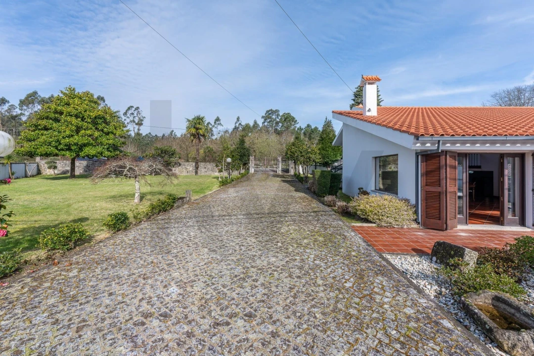 Moradia T4 para Venda em Fragoso Foto 45