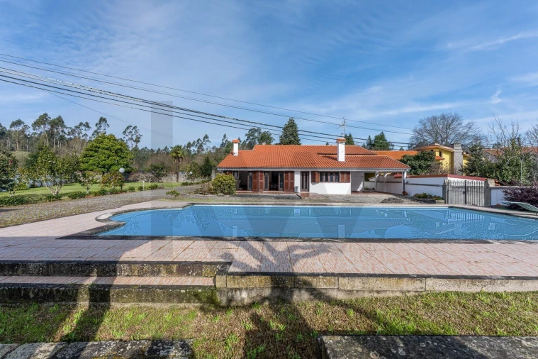 Moradia T4 para Venda em Fragoso