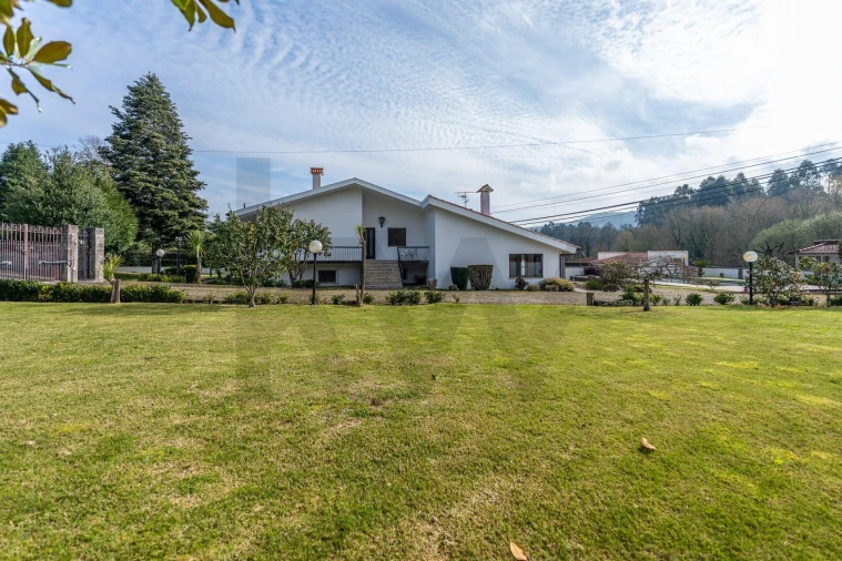 Moradia T4 para Venda em Fragoso Foto 31