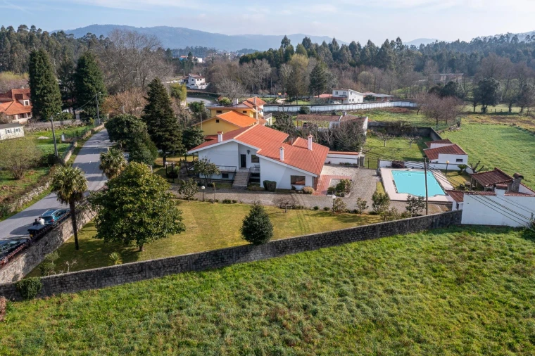 Moradia T4 para Venda em Fragoso Foto 96